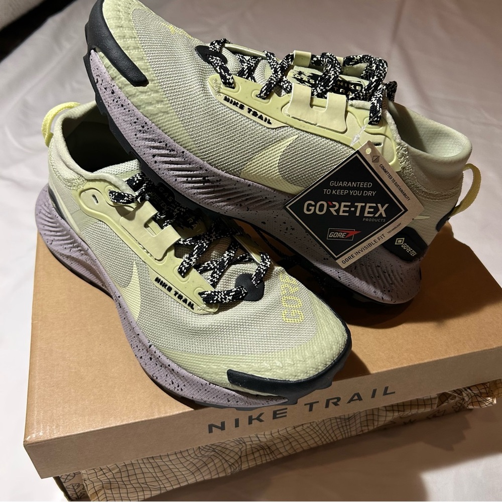 NWT Nike Pegasus Trail 3 GTX - Women’s 7 olive citron/black - Picture 2 of 8